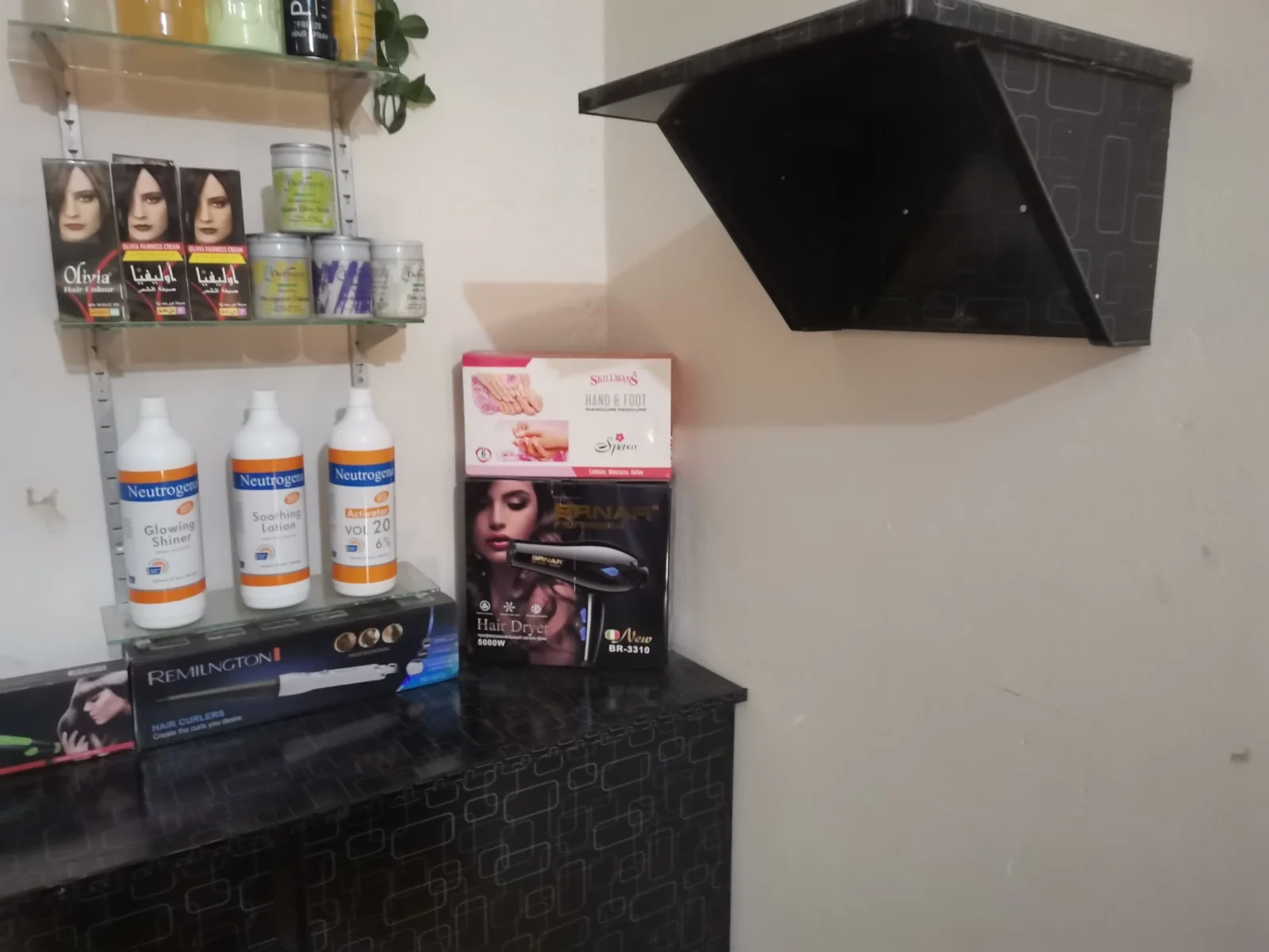 Beauty parlour training session